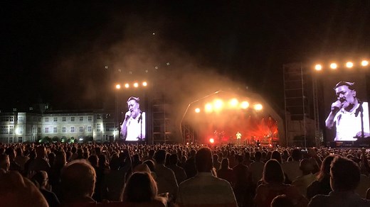 One Day Like This 💫 A spectacular end to Saturday night with Elbow at Audley End House and Gardens 🤩 | HeritageLive Festivals