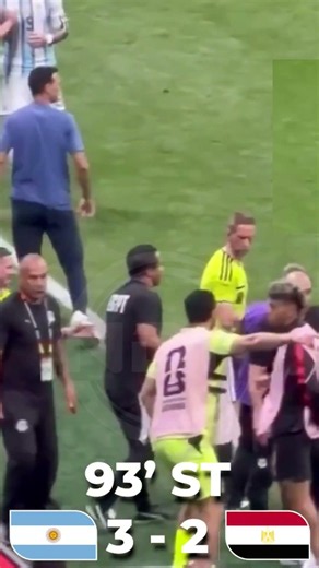 Scaloni stood his ground against the Egypt bench 😱 #scaloni #messi #worldcup #argentina #egypt