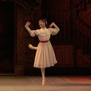 Quintessentially English in every way 🧐 From Edward Elgar's score to Frederick Ashton's choreography, Enigma Variations is a must-see masterpiece. The Royal Ballet's star-studded performance is available to watch on Royal Opera House Stream now. Sign up now and get the first month for just £1. ▶️ roh.org.uk/StreamDF3 | Royal Ballet And Opera