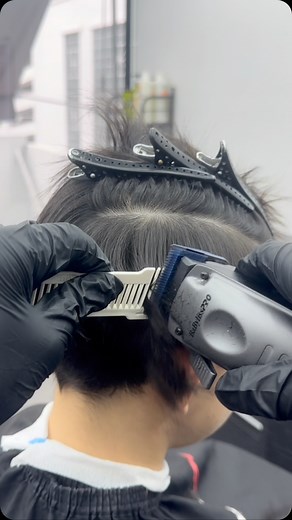 Leeo Critchlow | Bangkok Barber on Instagram: "Hairstyle to try in 2024 🔥👊🏻 Hairstyle: textured fringe taper fade To book your appointment, click the link in my bio!📲 • • #texturedfringe #taperfade #taper #menshaircut #barberbangkok #bangkokbarber #taperfadesbangkok #fijiicuts #babylissthailand #dropfade #barber #lowfade #explorepage #bangkok"