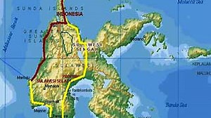 Mobil Tabrakan, Trans Sulawesi Macet