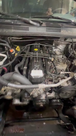 Easy way to replace PCV on 4.0. #jeep40 #jeepxj #jeeptj #jeepwj #jeepzj #mechanic