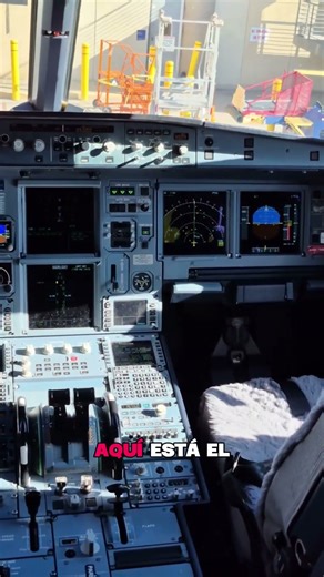 How a Commercial Aircraft Cockpit Works|Technical View #aviation #cockpit #aviation #Boeing #airport