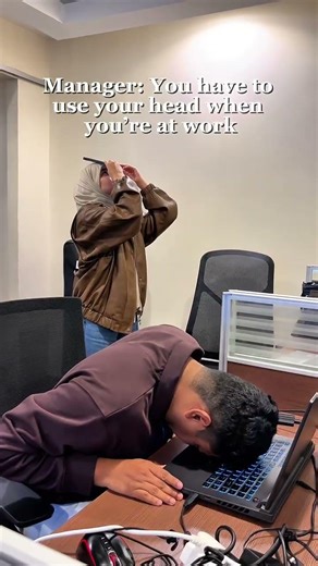 This is what happens when “use your head” becomes a full-time strategy 😄 #Insights #UsingYourHead