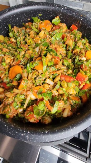 Tunisian Rouz Jerbi ASMR A traditional way to make Steamed Rice with Vegetables. Ingredients: Parsley Spinach Onion Green onion Carrots Grean Peas Chickpeas Pepper Garlic 3 tbsp olive oil 2 tbsp salt 1 tbsp Paprika 1 tsp Black Pepper 1 tbsp Chilli flakes 1 tbsp dry Mint 3 tbsp Tomato Paste 100 ml Water 1 tbsp Ground Caraway 400 grams of rice Mix all the Ingredients together and steam them until cooked #fyp #foodphotography #foodie #cooking #instafood #tasty #viral #usa #tunisia #love #asmr | Rab