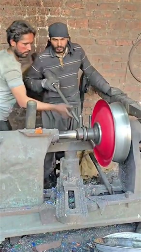 Metal Spinning Process on Lathe Machine