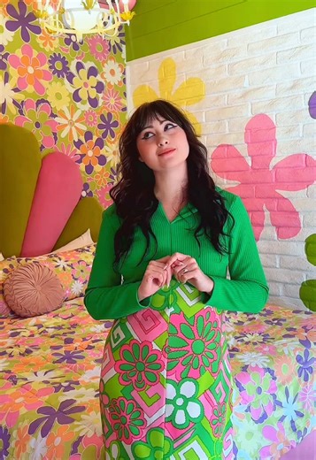 Pretending I’m in the @trixiemattel groovy dream house instead of snowed in rn. If you want to check out my own dream house I have availability this week for new clients at Retro Wave Studio 🪩🌼