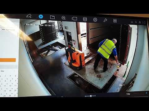 accident on the lift with the electric pallet truck