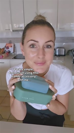 High protein zero packaging or cling wrap or ziplock bags 🔥♻️👏 AND a teen-approved lunchbox pair ✔️✌️ My handy accessory? The b.box lunch pocket 💃 An easy to use, lightweight, silicone reusable pouch that fits anything from a sandwich to wrap to roll to sushi to pinwheels to bagels 👋 Beats cling wrap or disposable plastics & fits anywhere - you'll find sooo many uses! 💪 If you'd love the direct link, let me know ✨️ Easy ways to help encourage more variety, less waste & more fun in the lunch