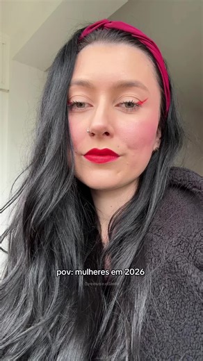 Epstein files, mulher levando facada no rosto porque não quis namorar, mulher tendo filho assassinado pelo pai das crianças por “vingança”… a gente tá é sentindo pouca raiva e destruindo pouca coisa. female rage é sagrada 🔪