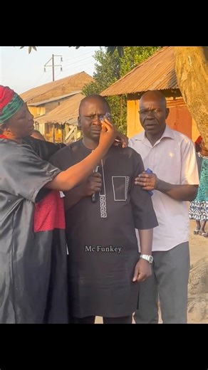 Last year, I kept disturbing my brother, Hilarious Sunnie, about being at Chong Dovetail. His presence at the 2024 edition was truly felt, and we honestly wanted him again. He told me he was already booked for another event on the same date, December 28, in Lafia, Nasarawa State. I didn’t believe him at first. I thought he was joking. For months, I kept saying it sometimes jokingly, sometimes seriously: “Bro, that event wey you go, you won’t perform. The moment you climb stage, the generator go 