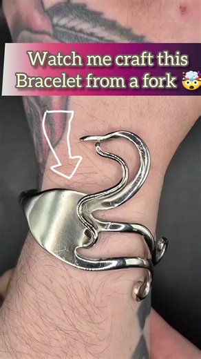 Crafting a Beautiful Swan-Inspired Bracelet with a Fork