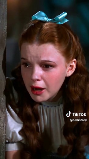 Dorothy would have been trapped in the Wicked Witch’s castle while Elphaba and Glinda sing “For Good” in WICKED, but a deleted scene would have made everything even more sad 🔮 #wicked #wizardofoz #forgood #deletedscene #oz