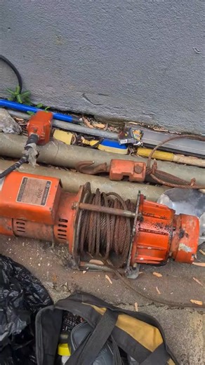 Motorised mobile hoist crane replacement.