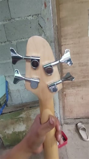 CLIFTON MINI BASS GUITAR