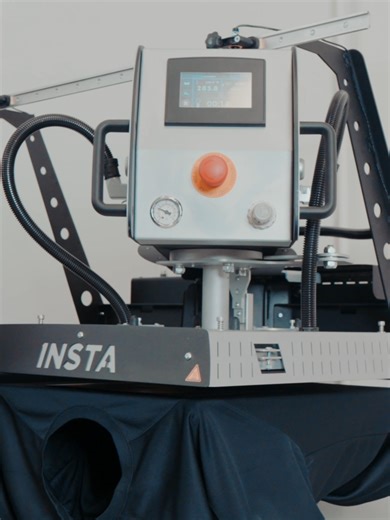 Introducing the game-changer for high-output garment decorators and production facilities — the Insta Graphic 780 Dual Shuttle Heat Press! Whether you’re printing DTF, vinyl, sublimation, or specialty transfers, this industrial powerhouse was engineered to take your workflow to the next level. What makes it stand out? ✔️ Operates in Manual, Semi-Automatic, or Fully Automatic modes for total flexibility ✔️ Dual quick-change 16″ × 20″ platens — prep one item while the other presses ✔️ Advanced tou
