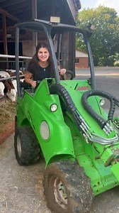 163K views · 1.2K reactions | Futter anschieben mit unserem Avant - ich liebe einfach jeden Tag auf dem Hof #landwirtschaft #landwirtin #brunette #frauenpower #girl #farmgirl #farmlife #farming #traktor #tractor #landliebe #germangirl #a | Agrar Emmy | Facebook