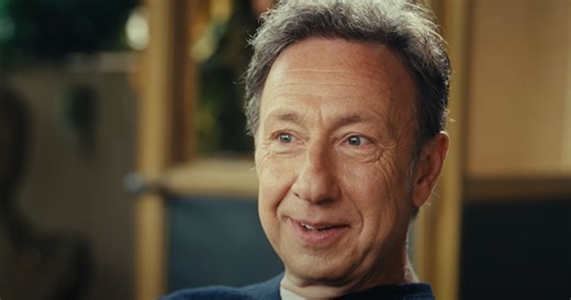 "C'est une première" : Stéphane Bern lance sa chaîne YouTube et invite une star de la plateforme pour l'inaugurer