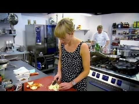 Chilli cook off Challenge - Gordon Ramsay With Foxy Games