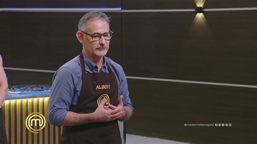 Albert y su elegante salmón en MasterChef Py