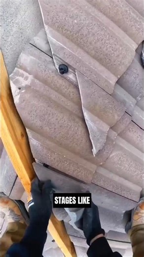 The final stage of roof tile installation must be carried out by experts‼️😱#shortvideos #american