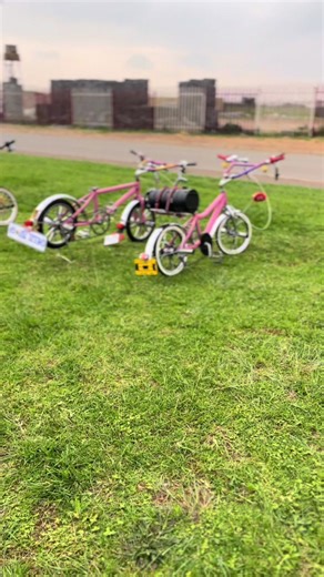 This duo always does hits🤞👊🏻🩷#pinkszn#cleantoysworldwide🌍 #cleantoysworldwide🌍clean😍😍🥵 #sacleanestbikes🔥🌍 #desmall203gp