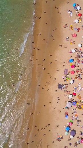 The UK staycation market continues to go from strength to strength 💜 More people are choosing to explore the UK, with recent industry data showing domestic holidays remain at consistently high levels! For buyers, that demand creates a compelling opportunity. A well-designed, luxury holiday home in the right location can deliver a strong return on investment! Over the years, we’ve worked with fantastic park operators across the UK who support subletting, helping owners maximise occupancy while o