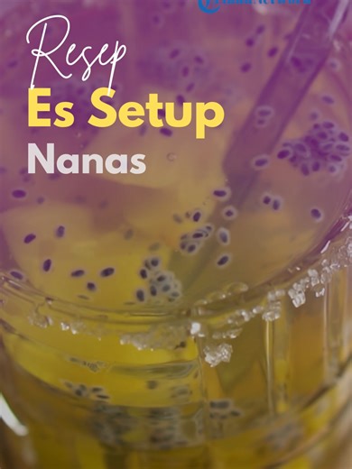 Segar & Hangat! Es Setup Nanas, Minuman Rempah Cocok untuk Buka Puasa | RESEP RAMADHAN TRIBUN-VIDEO.COM - Punya nanas nganggur? Atau kamu doyan banget makan nanas? Yuk, kita bikin olahan nanas jadi Es Setup Nanas. Bisa dinikmati hangat-hangat atau diminum dingin buat buka puasa. Rasanya segar dengan aroma rempah yang khas! Cara bikinnya gampang dan bahannya simpel. Yuk cobain di rumah! Bahan: * 1 buah nanas matang * Air secukupnya * Cengkeh * Kayu manis * Daun pandan * 2 sdm gula pasir * Sejumpu