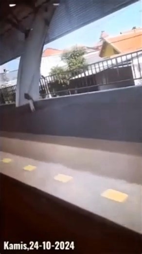 perjalanan kereta api Tiba di Stasiun Wonokromo surabaya #shorts