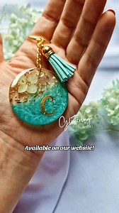 ✨️Custom Order - Forest Green Floral Keychain✨️ Color option available 🎨⬇️ www.glitteringresinart.com #glitteringresinart #resinkeychain #keychaincustom #FloralKeychains #resinartdaily #resingifts #resingiftideas #resinartistsoftiktok #resinlovers #cutekeychains #handmadekeychain #buynow #BuyOnlineNow #buyhandmade | Glittering Resin Art