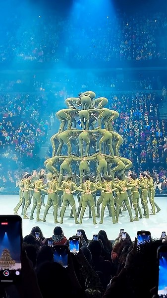 50 Bodies, One Olive-Gold Spire 🇬🇷#HumanFormation #SyncPerfection #ViralMoment