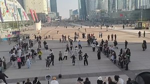 Exploring Viber: Women in Paris