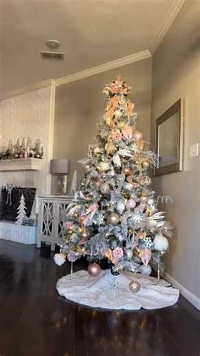 This New Year’s Eve will look a lot more like one of the 7 Stranger Things outfits than the first New Year’s Eve Glam outfit. Because as much as I am a little disappointed with the last three episodes, I’m a committed fan and will be snuggled up with my two boys watching the big finale New Year’s Eve. ✨ This is truly a depiction of my two style sides. I’m either Posh Spice or Sporty Spice. Glam or comfy. And, as much as I love an excuse to dress up, I’m completely okay with wearing one of these 