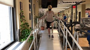 With the #ottobock #kenevo knee. Janet can descend ramps and stairs leg over leg!!🦿🙌🤩 #prostheticsinmotion #pim #teampim #prosthetics #amputee #prostheticleg #abovethekneeamputee #amputeesofinstagram #amplife #ampstrong #newyorkcity | Prosthetics In Motion