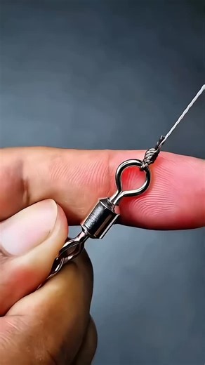 Fishing World on Instagram: "Great Fishing Knot for Snappers with Snap🐟🎣🎣 #usafishing #usa🇺🇸 #fishingline #knot #fishinghook #knotvideos #knottying #hooktying"