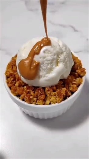 Peach crumble
