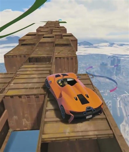 Maclaren vs train GTA 5