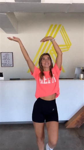 💥This high-energy remix to “Dynamite” by Taio Cruz will increase your heart rate to a mid-level intensity with plenty of opportunities to progress into each movement. We love placing this song right after the warm-up to begin the cardio climb! FIT TIP: Jump into the heel hop with your front foot, (the one closest to your screen) then pivot turn with your chest pointed toward the screen as well. This will reduce complexity and keep you from getting turned around (literally)! ⭐️Watch this full ro