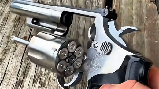 【军火展示】史密斯威森M66型左轮手枪（.357马格南口径）