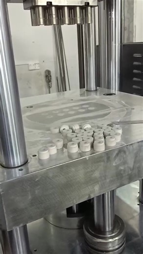 Watch how a 150-ton hydraulic press transforms Al₂O₃ powder into...