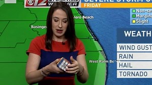 Meteorologist solves Rubik's cube during report