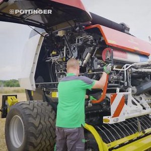 1K views | Our IMPRESS Baler Range guarantees easy operation, convenient roll changes and fast maintenance.⚫ The unique EASY MOVE knife bank, which can be pulled out from the side, gives you a whole new experience of changing knives on a round baler. That's why #ProfessionalsUsePoettinger  | PÖTTINGER | Facebook