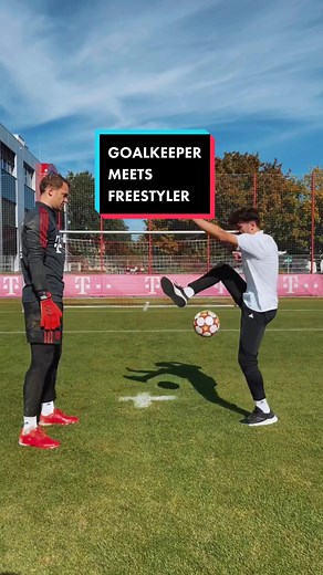 Football Freestyle Skills with Goalkeeper Manuel Neuer