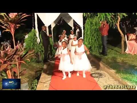 SIJAWAHI KUONA MTOTO ANACHEZA KAMA UYU .KALI YA MWAKA !