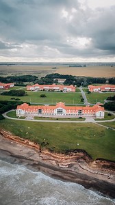 🏨 Un abrazo a los hoteles de Chapadmalal contra la privatización ✊🏽 Vecinos y trabajadores de la unidad turística se autoconvocaron en el lugar para exponer el rechazo al abandono de las políticas de turismo social 🎥 La cobertura completa 👉 https://buff.ly/bvRSXGK | Qué digital