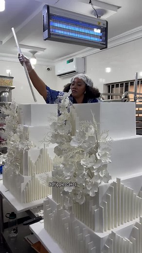 Plastic vs. Wooden Dowels: Which is Best for Fondant Cakes?