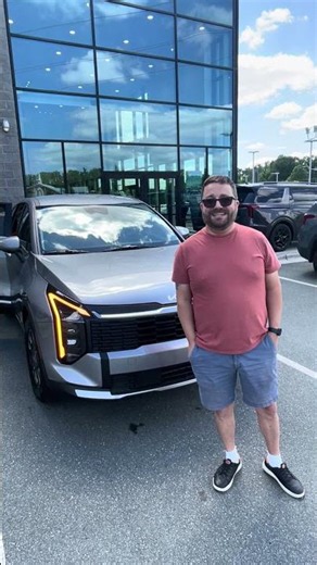 Aaron Calnek is loving his new Kia Sportage Hybrid from Burlington Kia!