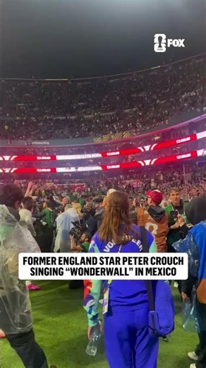 Great scenes as @petercrouch joins in on the celebrations in Mexico City 🏴󠁧󠁢󠁥󠁮󠁧󠁿