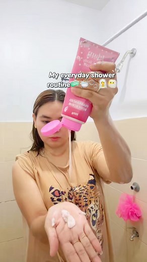 My shower routine😶‍🌫️🧼🛀🌧️ #reelsvideoシ #videoreelsシ #highlightsシ゚ #trendingreelsvideo #momlife #skincare #scrubs #creamyscrubs | Mommy Monique