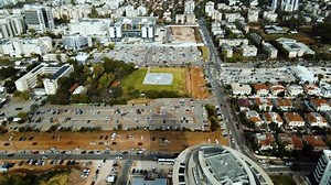 Aerial Dolly Footage Neighborhood Hospitals Nearby 库存影片视频（100% 免版税）1070956693 | Shutterstock